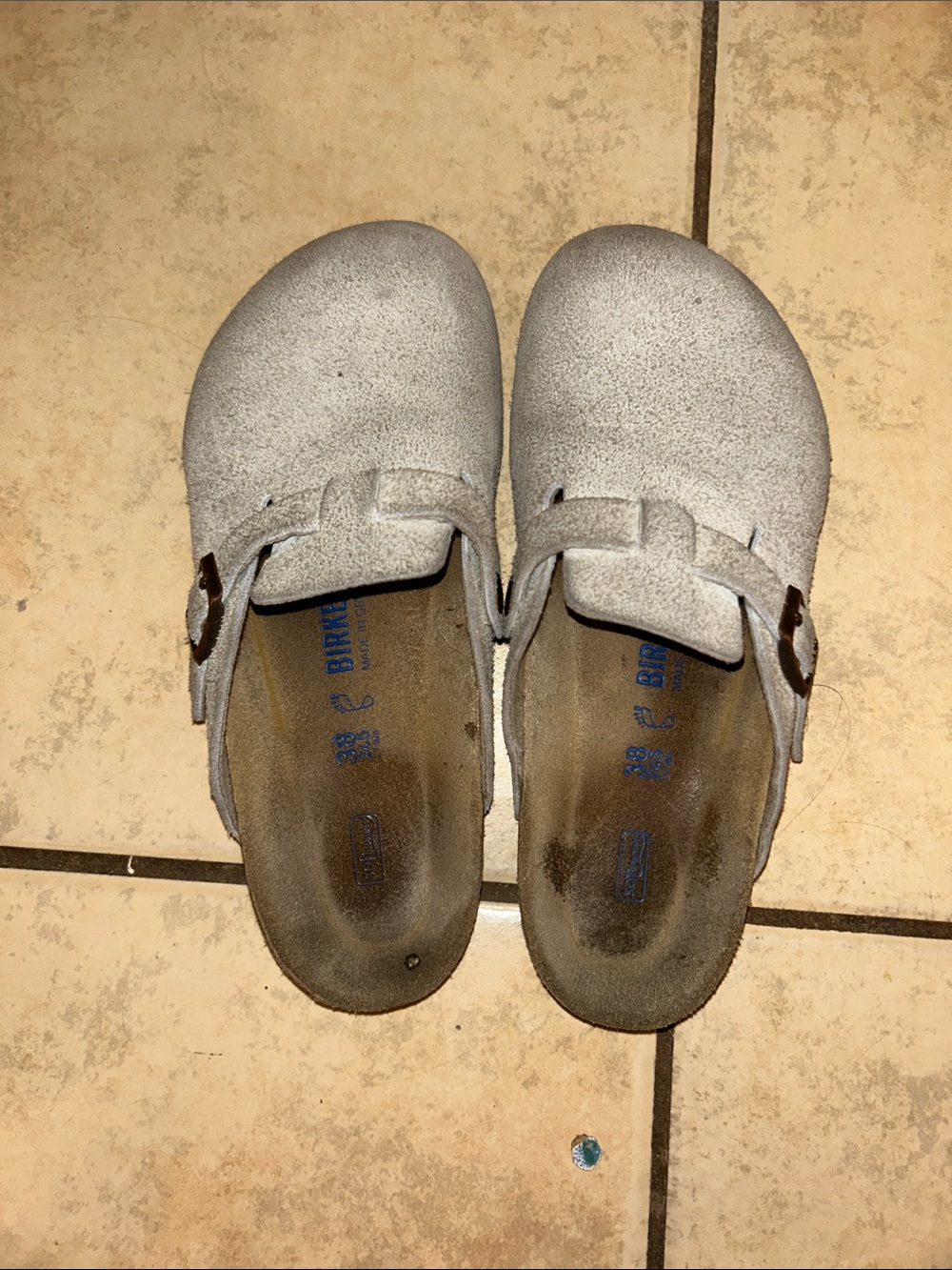 Birkenstock Boston’s women’s Light Gray Suede Clogs with Buckle